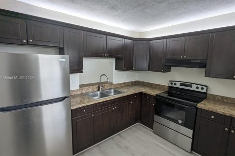 Condominio en venta en Lauderdale Lakes, Florida, 2 dormitorios, 93.83 m2 № 929484 - foto 4
