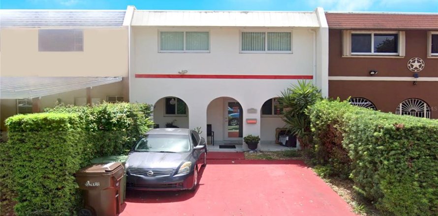 Townhouse in Hialeah, Florida 3 bedrooms, 141.21 sq.m. № 1012196