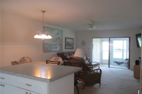 House in Stuart, Florida 2 bedrooms, 100.71 sq.m. № 965551 - photo 5