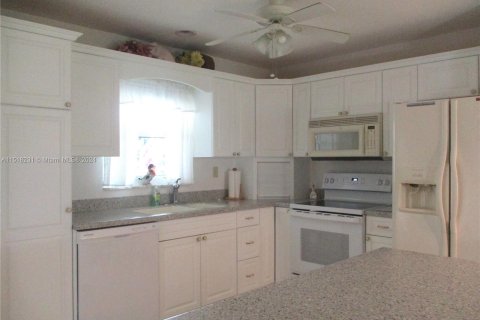 Casa en venta en Stuart, Florida, 2 dormitorios, 100.71 m2 № 965551 - foto 3