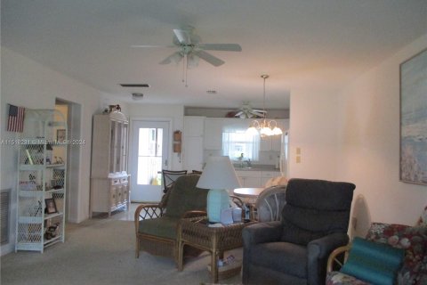 House in Stuart, Florida 2 bedrooms, 100.71 sq.m. № 965551 - photo 6