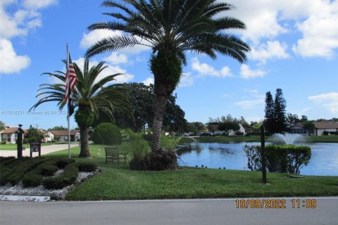 House in Stuart, Florida 2 bedrooms, 100.71 sq.m. № 965551 - photo 17