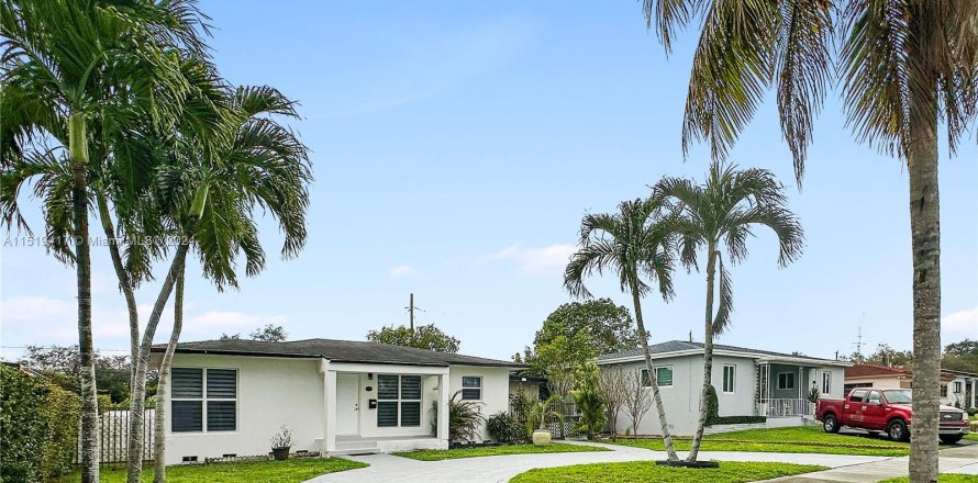 Villa ou maison à West Miami, Floride 2 chambres, 109.62 m2 № 965449