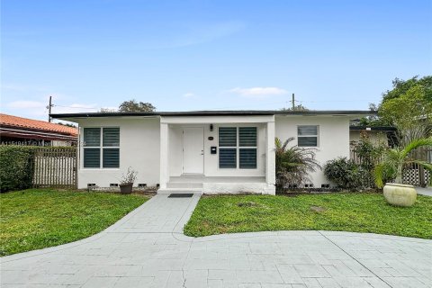 Villa ou maison à vendre à West Miami, Floride: 2 chambres, 109.62 m2 № 965449 - photo 4