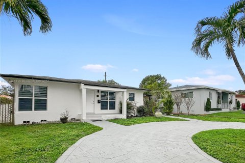 Villa ou maison à vendre à West Miami, Floride: 2 chambres, 109.62 m2 № 965449 - photo 3