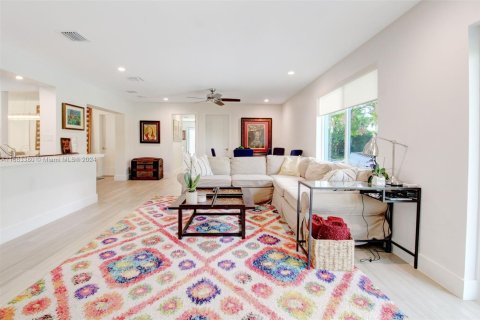 Casa en venta en Miami, Florida, 5 dormitorios, 300.63 m2 № 1419902 - foto 6