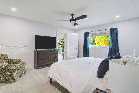 Casa en venta en Miami, Florida, 5 dormitorios, 300.63 m2 № 1419902 - foto 18