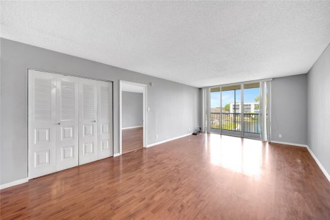 Condo in Lauderdale Lakes, Florida, 2 bedrooms  № 1146040 - photo 18