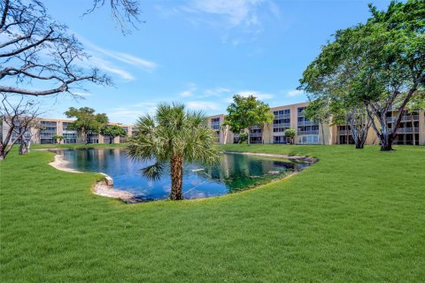 Condominio en venta en Lauderdale Lakes, Florida, 2 dormitorios, 93.09 m2 № 1146040 - foto 3