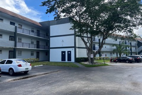 Condominio en venta en Tamarac, Florida, 1 dormitorio, 76.64 m2 № 1375452 - foto 9