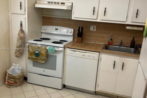 Condo in Tamarac, Florida, 1 bedroom  № 1375452 - photo 3