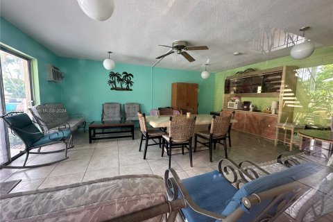 Condo in Hollywood, Florida, 1 bedroom  № 1375453 - photo 15