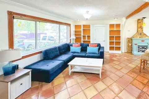 House in Hollywood, Florida 3 bedrooms, 117.71 sq.m. № 1185975 - photo 6