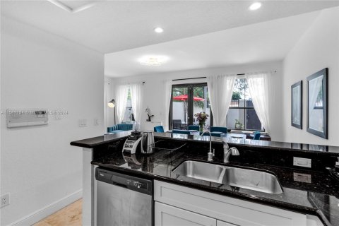 Townhouse in Miami, Florida 3 bedrooms, 218.32 sq.m. № 1184256 - photo 24