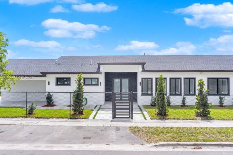 Casa en venta en Florida City, Florida, 4 dormitorios, 231.79 m2 № 1002202 - foto 1