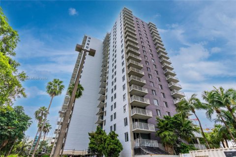 Condominio en venta en Miami, Florida, 2 dormitorios, 84.91 m2 № 657633 - foto 10