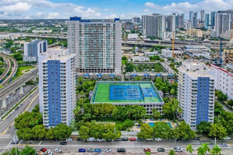 Copropriété à vendre à Miami, Floride: 2 chambres, 84.91 m2 № 657633 - photo 6