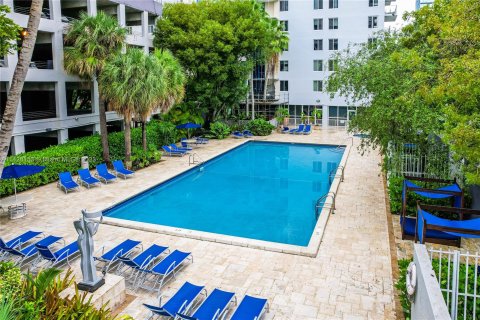 Condo in Miami, Florida, 2 bedrooms  № 657633 - photo 16