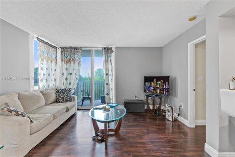 Condo in Miami, Florida, 2 bedrooms  № 657633 - photo 23