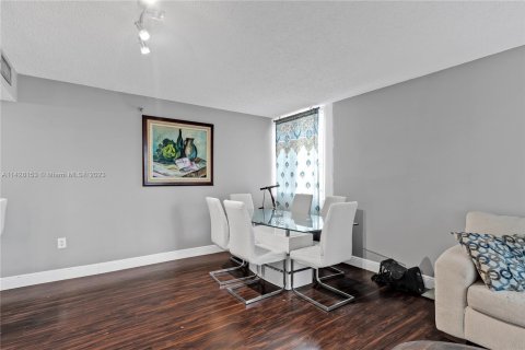 Condominio en venta en Miami, Florida, 2 dormitorios, 84.91 m2 № 657633 - foto 27