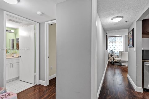 Condo in Miami, Florida, 2 bedrooms  № 657633 - photo 18