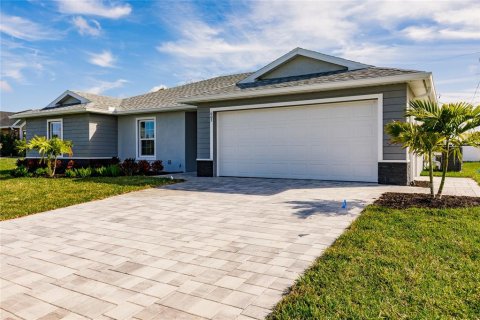 Villa ou maison à vendre à Cape Coral, Floride: 4 chambres, 168.06 m2 № 1347019 - photo 1