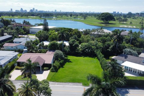 Villa ou maison à vendre à Bay Harbor Islands, Floride № 886231 - photo 4