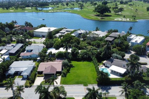 Villa ou maison à vendre à Bay Harbor Islands, Floride № 886231 - photo 2