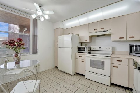 Copropriété à vendre à Sunrise, Floride: 2 chambres, 104.98 m2 № 1310349 - photo 5