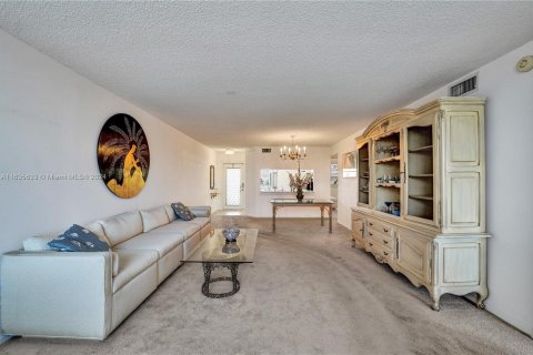 Condo in Sunrise, Florida, 2 bedrooms  № 1310349 - photo 2