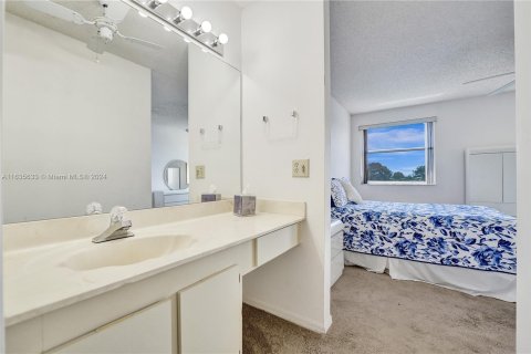 Copropriété à vendre à Sunrise, Floride: 2 chambres, 104.98 m2 № 1310349 - photo 17