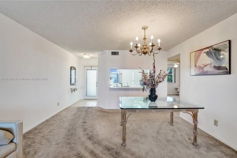 Condo in Sunrise, Florida, 2 bedrooms  № 1310349 - photo 9