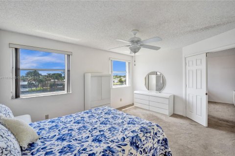 Condo in Sunrise, Florida, 2 bedrooms  № 1310349 - photo 15