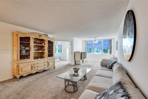 Condo in Sunrise, Florida, 2 bedrooms  № 1310349 - photo 3