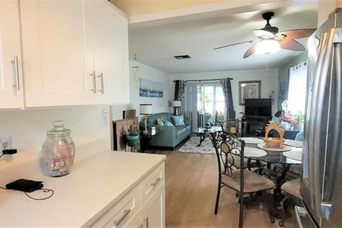 Condo in DeLand, Florida, 2 bedrooms  № 751145 - photo 3