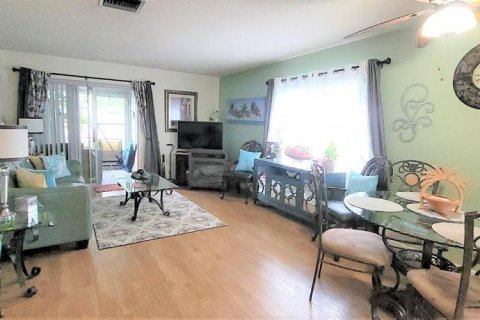 Condo in DeLand, Florida, 2 bedrooms  № 751145 - photo 9