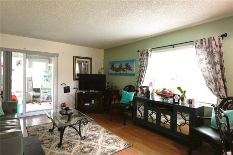 Condo in DeLand, Florida, 2 bedrooms  № 751145 - photo 5