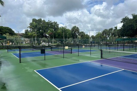 Condo in Pembroke Pines, Florida, 1 bedroom  № 1348932 - photo 29