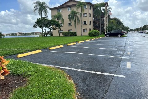 Condo in Pembroke Pines, Florida, 1 bedroom  № 1348932 - photo 28