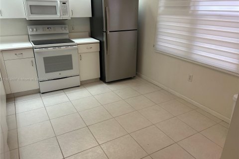 Condo in Pembroke Pines, Florida, 1 bedroom  № 1348932 - photo 4