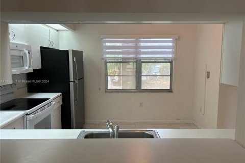 Condo in Pembroke Pines, Florida, 1 bedroom  № 1348932 - photo 5