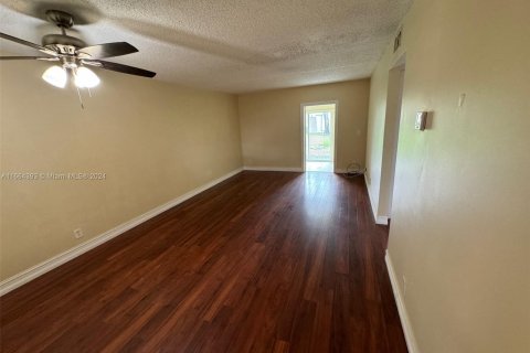 Commercial property in North Lauderdale, Florida 93.83 sq.m. № 1375957 - photo 13