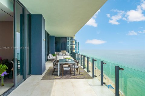 Condo in Sunny Isles Beach, Florida, 4 bedrooms  № 746767 - photo 24