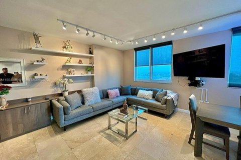 Condominio en venta en Hallandale Beach, Florida, 3 dormitorios, 137.59 m2 № 912442 - foto 2