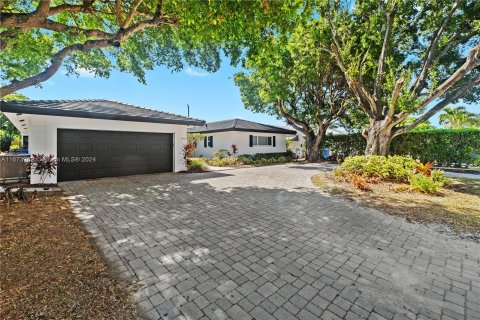 House in Fort Lauderdale, Florida 3 bedrooms, 237.64 sq.m. № 1396106 - photo 1