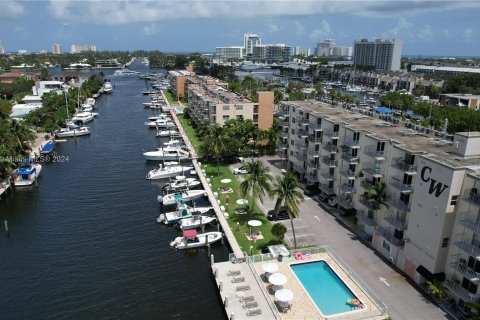 Condo in Fort Lauderdale, Florida, 1 bedroom  № 1395161 - photo 14