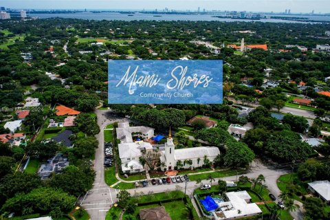 Propiedad comercial en venta en Miami Shores, Florida № 1395120 - foto 1