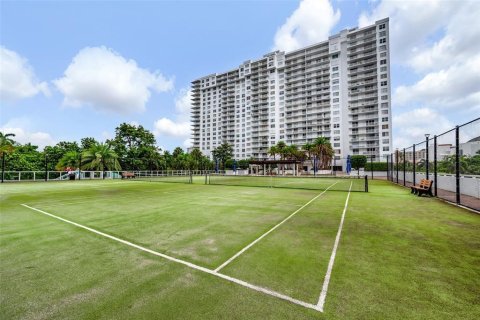 Condo in Aventura, Florida, 2 bedrooms  № 987006 - photo 24