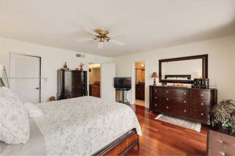 Condo in Hallandale Beach, Florida, 3 bedrooms  № 1394722 - photo 24