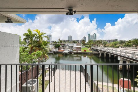 Condo in Hallandale Beach, Florida, 3 bedrooms  № 1394722 - photo 29